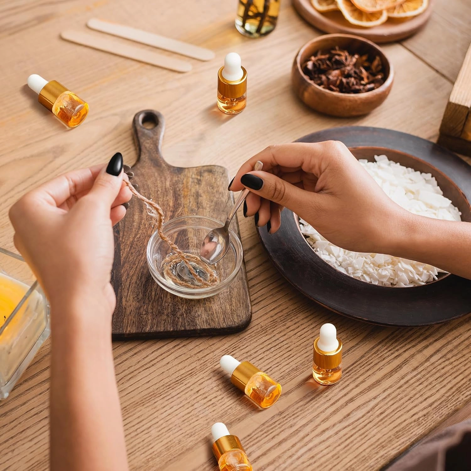 200 Pcs Mini Glass Dropper Bottles Mini Sample Bottles Small Sample Vials with Lid for Traveling Essential Oils Cosmetic Liquid Perfume(1 ml,Gold)