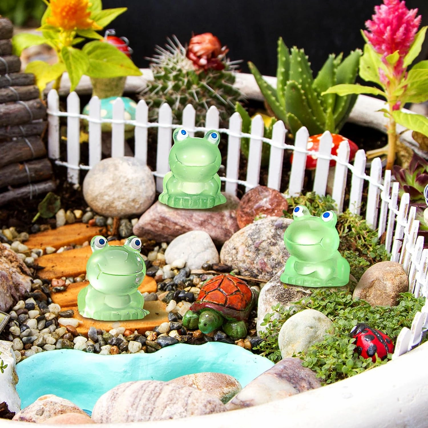 300 Pcs Mini Glow in Dark Frogs Luminous Green Tiny Frogs Animals Miniature Figurines DIY Crafts for Garden Dollhouse Decoration