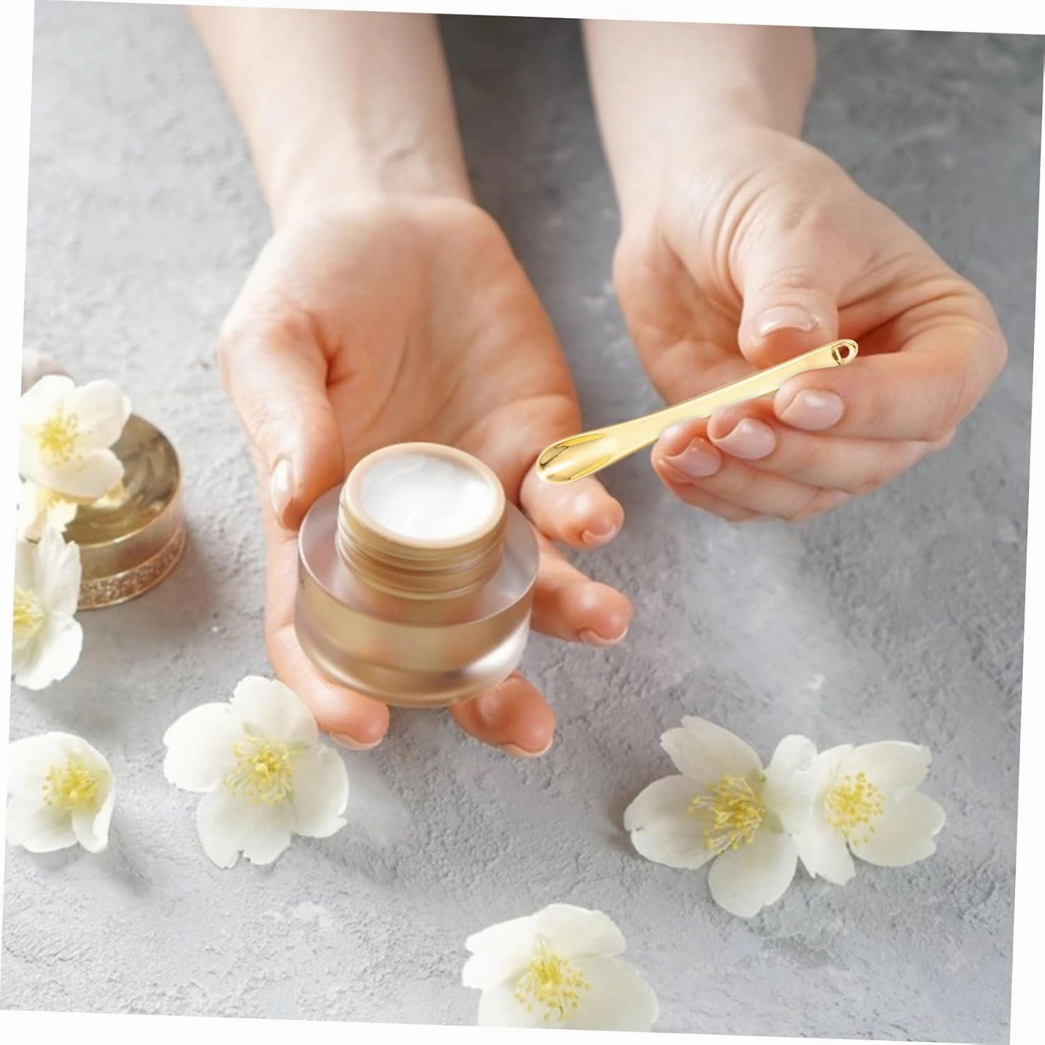 Angoily 25pcs Mini Cosmetic Spoons for Eye Cream and Facial Products Portable Skincare Scoop for Mixing Testing and Applying Creams and Masks for Home and Salon Use
