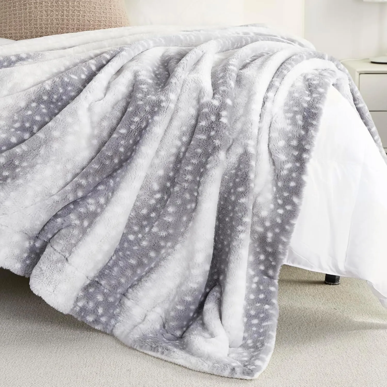 Cozy Bliss Luxury Faux Fur Throw Blanket Animal Print, Non Shedding Double Sided Sherpa Blankets Super Soft Fluffy Thick Warm Throws Home Decor for Christmas Couch Bed Sofa Women (Grey, 50x60 Inches)