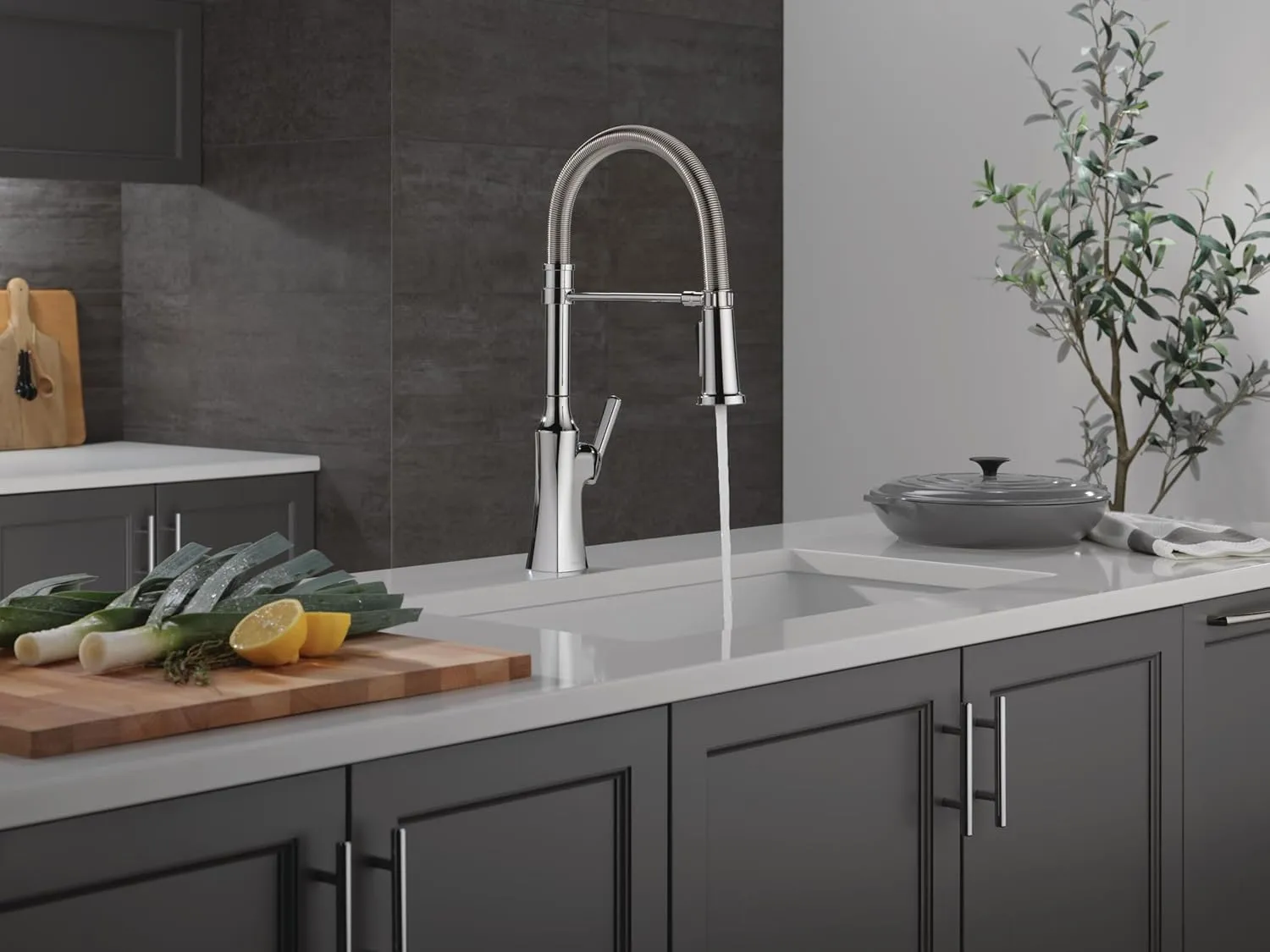 Delta Faucet Ermelo Pro Commercial Style Kitchen Faucet with Pull Down Sprayer, Chrome Commercial Kitchen Faucet, Spring Kitchen Faucet, Delta Kitchen Sink Faucet, Chrome 18887-DST