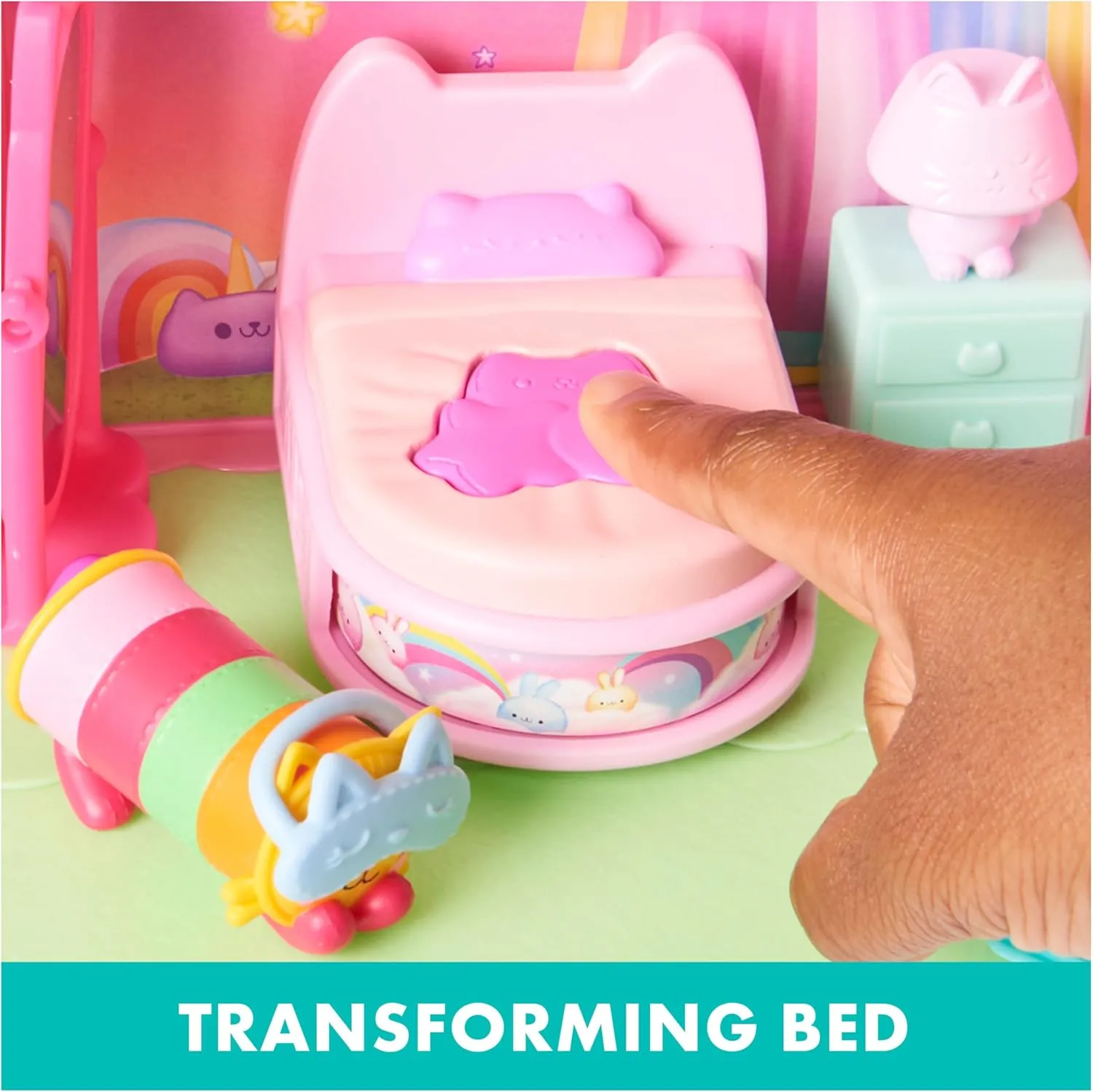 Gabby’s Dollhouse, Sweet Dreams Bedroom with Pillow Cat Figure and 3 Accessories, 3 Furniture and 2 Deliveries, Kids Toys for Ages 3 and up