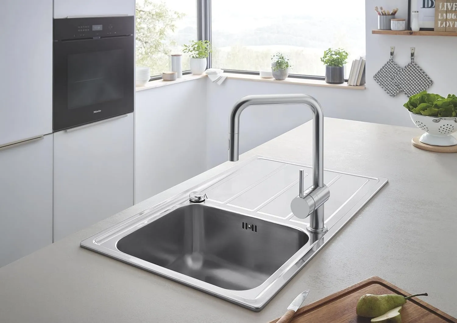 GROHE Minta - Single Lever Kitchen Mixer Tap with Pull-Out Spray (2 Spray Options, High U-Spout, 360° Swivel Range, 46 mm Ceramic Cartridge, Easy to Install, Tails 3/8 Inch), Supersteel, 32322DC2