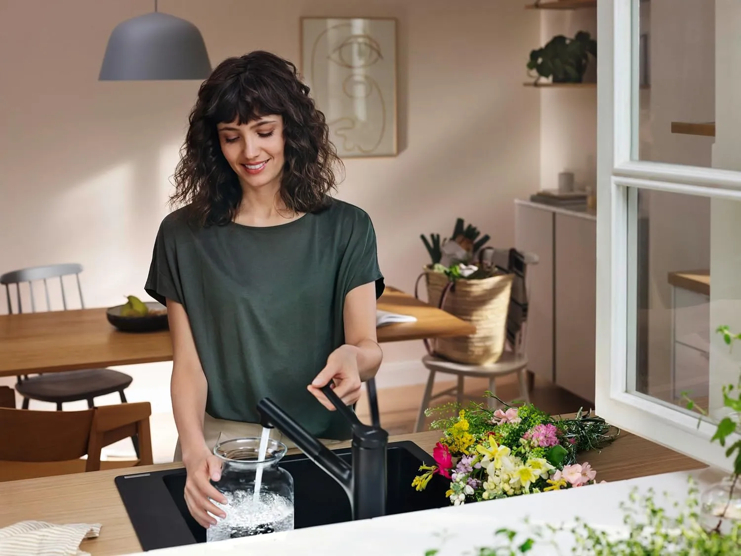 hansgrohe Zesis Black Single-Handle Kitchen Faucet, Kitchen Faucets with Pull Out Sprayer, Faucet for Kitchen Sink, Matte Black 74810671