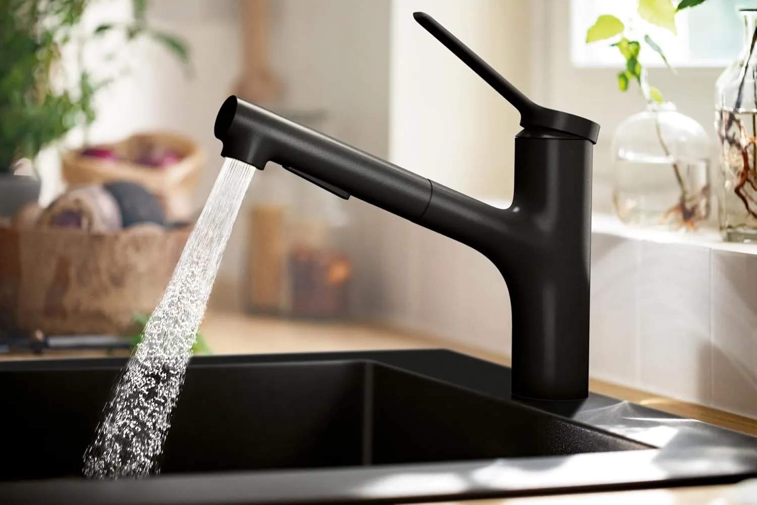 hansgrohe Zesis Black Single-Handle Kitchen Faucet, Kitchen Faucets with Pull Out Sprayer, Faucet for Kitchen Sink, Matte Black 74810671