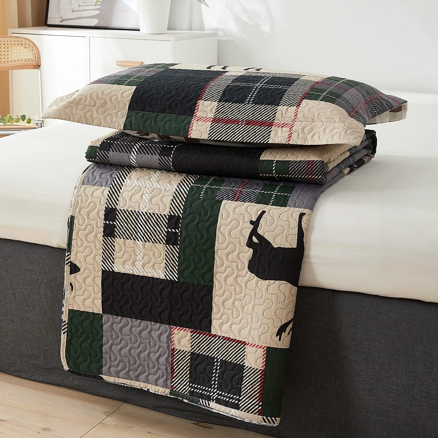 Lodge Quilt Set Full/QUEEN Size Plaid Patchwork Rustic Cabin Bedding Moose Deer Printed Beige Gingham Grid Bedspread Coverlet Soft Lightweight Reversible All Season Bed Sheet, 1 Quilt 2 Pillow Shams