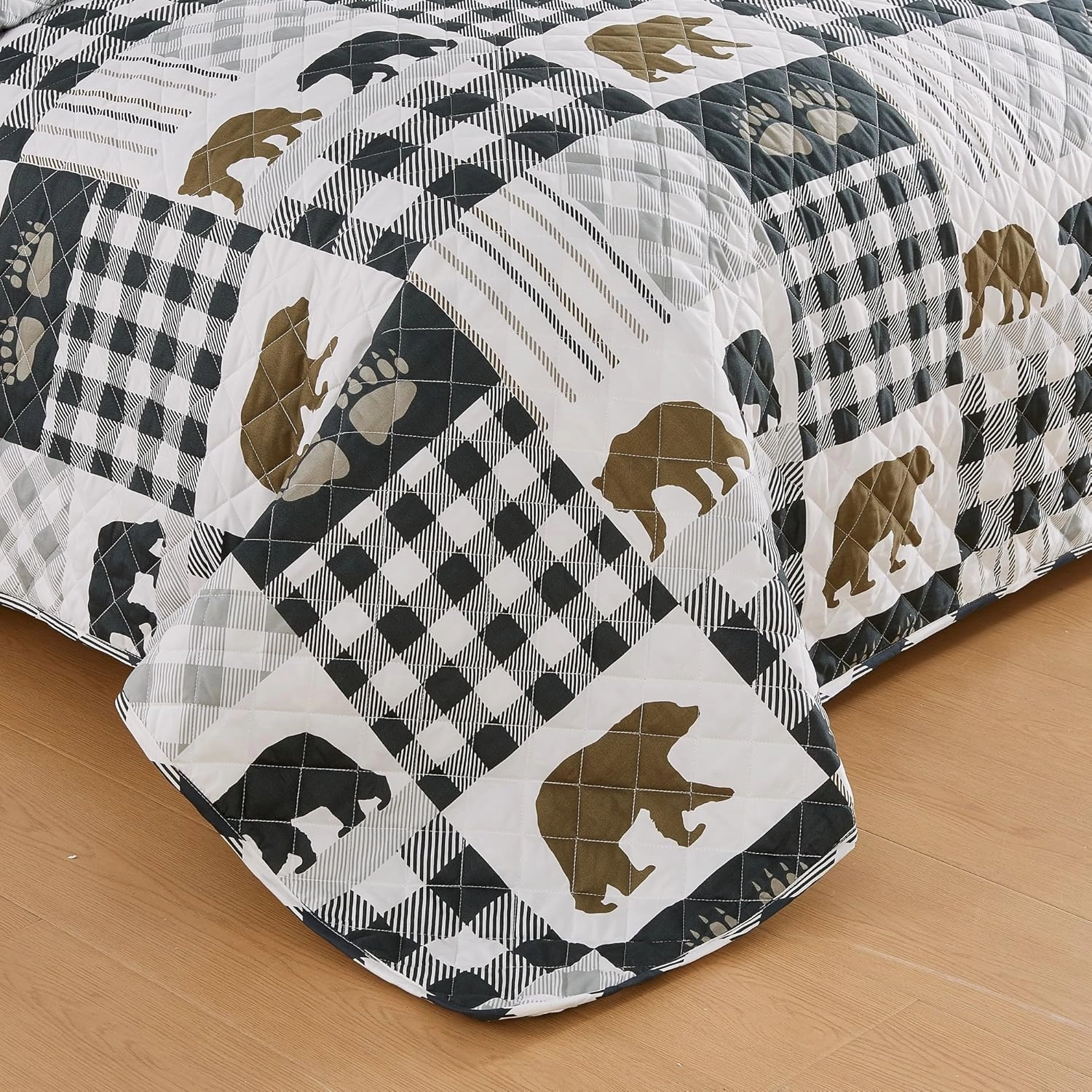 Market & Place Rustic Quilts Twin Size | 2-Piece Cabin Comforter Set with Sham | Reversible Lodge Bear Bedding for All Season | Orson Collection (Twin, Grey/Brown)