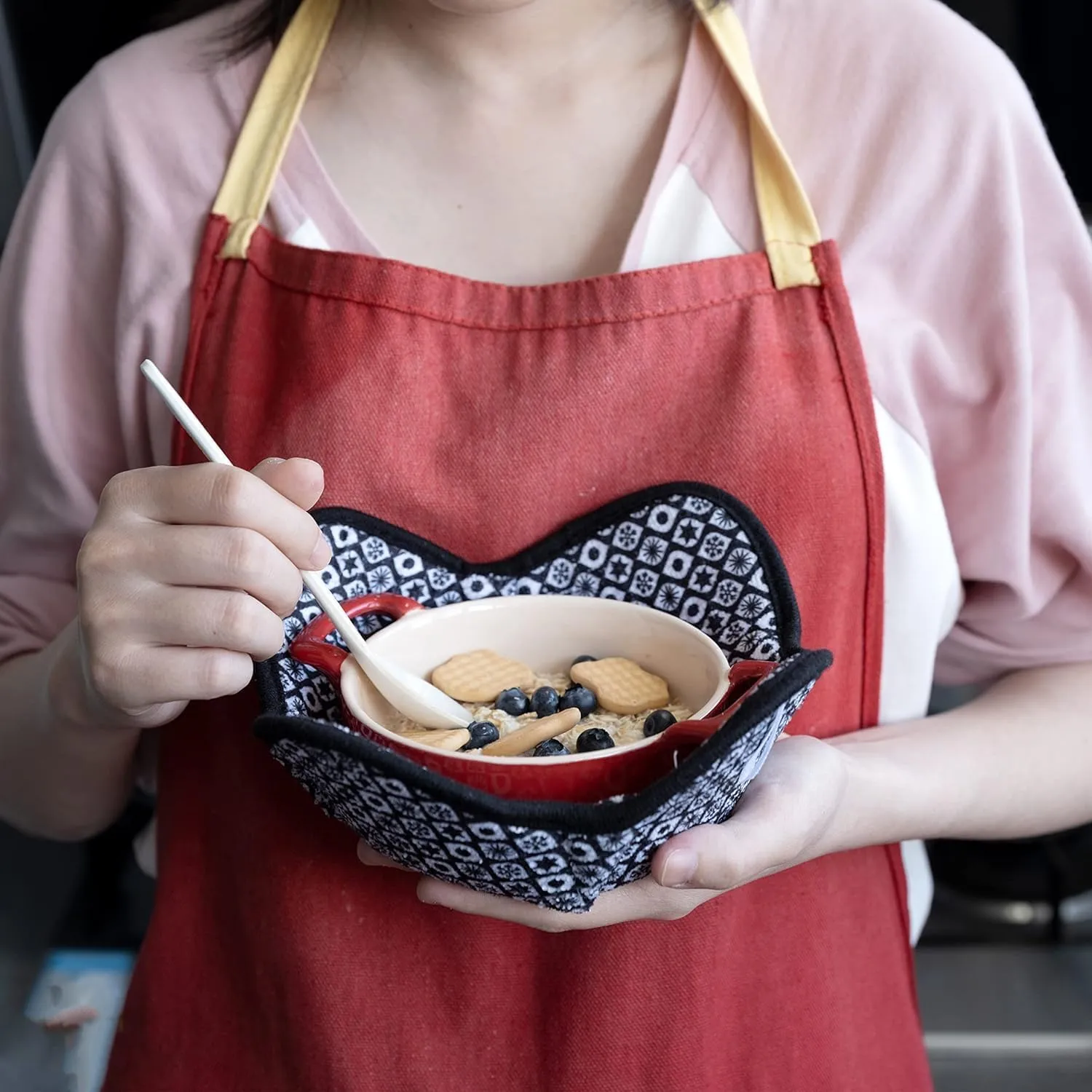 Microwave Bowl Cozy Huggers Set of 4 – for Hot and Cold Bowls, Plates and Dishes Bowl Holder for Microwave (Black and White)