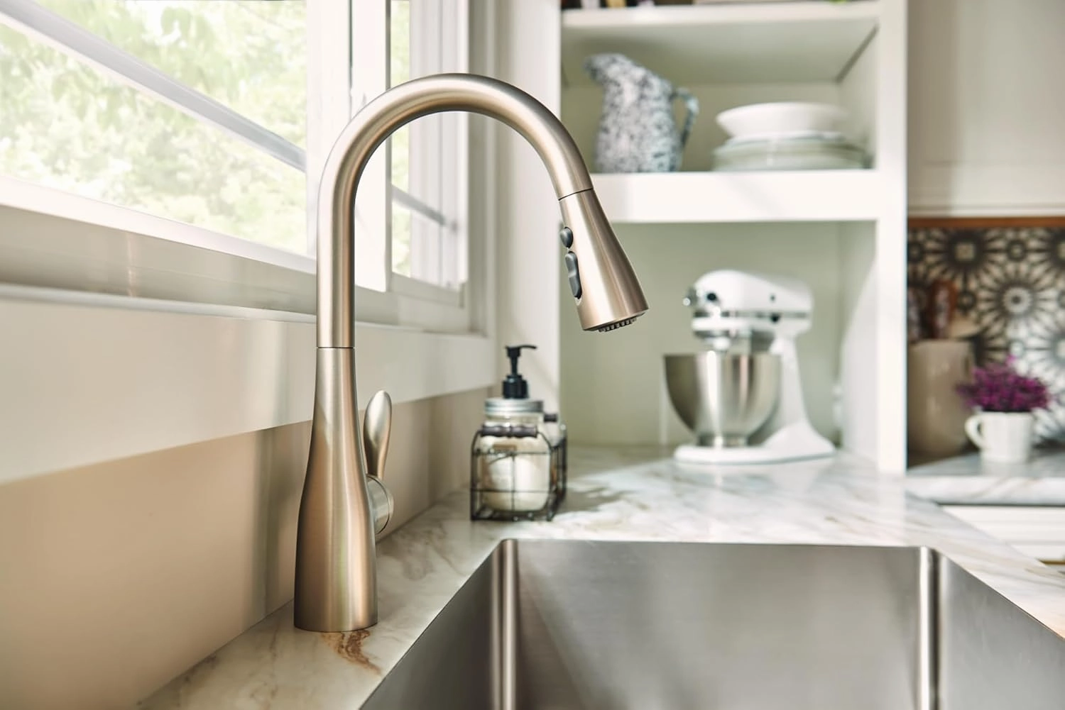 Moen Arbor Spot Resist Stainless One-Handle Pulldown Kitchen Faucet with Sprayer and a Reflex Docking System, Kitchen Sink Faucet Featuring Power Boost for a Faster Clean, 7594SRS