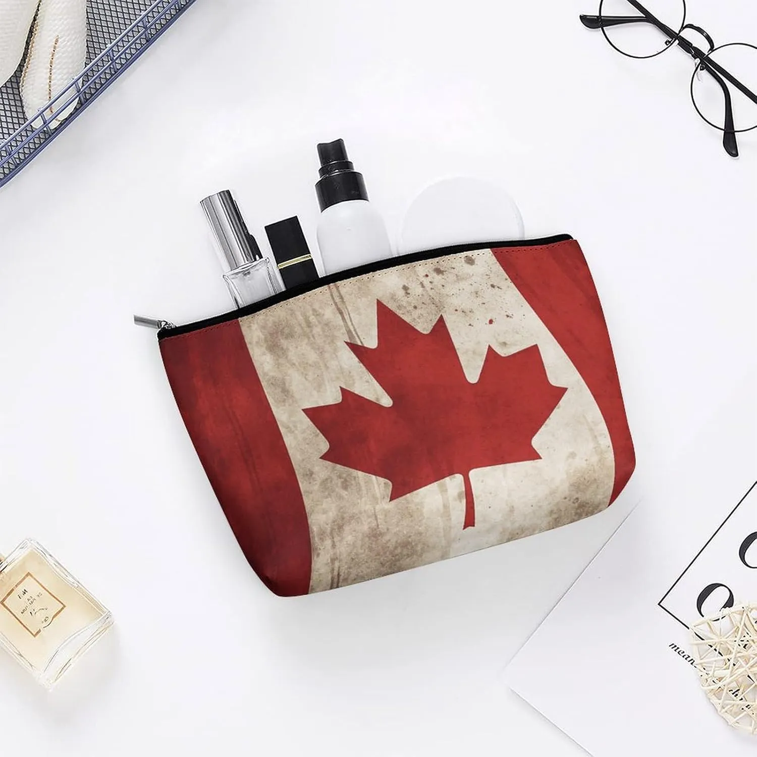 Toiletry Bag for Women Retro Canada Flag Cosmetic Bag Portable Capacity Travel Makeup Bags with Zipper Lightweight Cute Beauty Makeup Organizer for Traveling, Accessories, Essentials