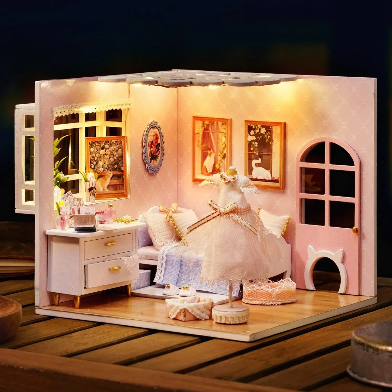 TuKIIE DIY Miniature Dollhouse Kit with Furniture, 1:24 Scale Creative Room Mini Wooden Doll House Accessories Plus Dust Proof for Kids Teens Adults(Enjoy The Life)