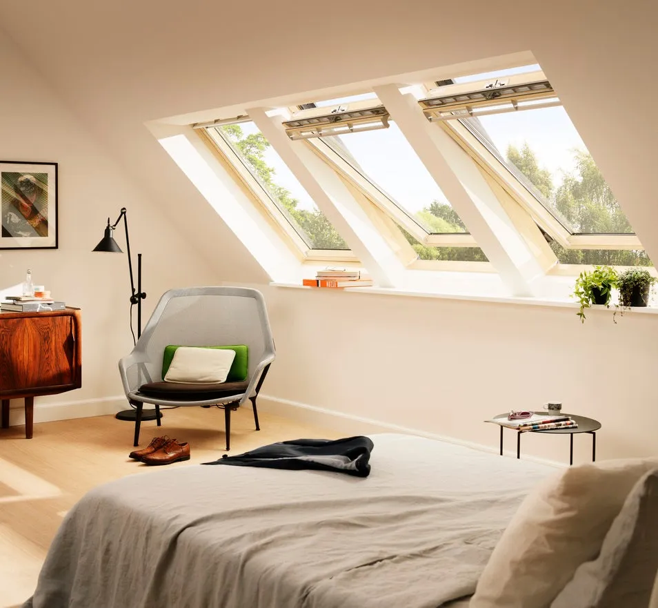 VELUX GGL CK02 3070 Pine Centre-Pivot Roof Window (55 x 78 cm)