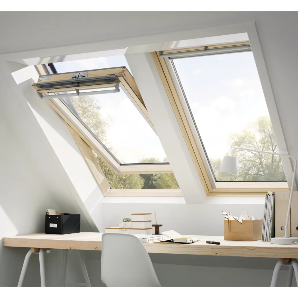 VELUX GGL CK02 3070 Pine Centre-Pivot Roof Window (55 x 78 cm)
