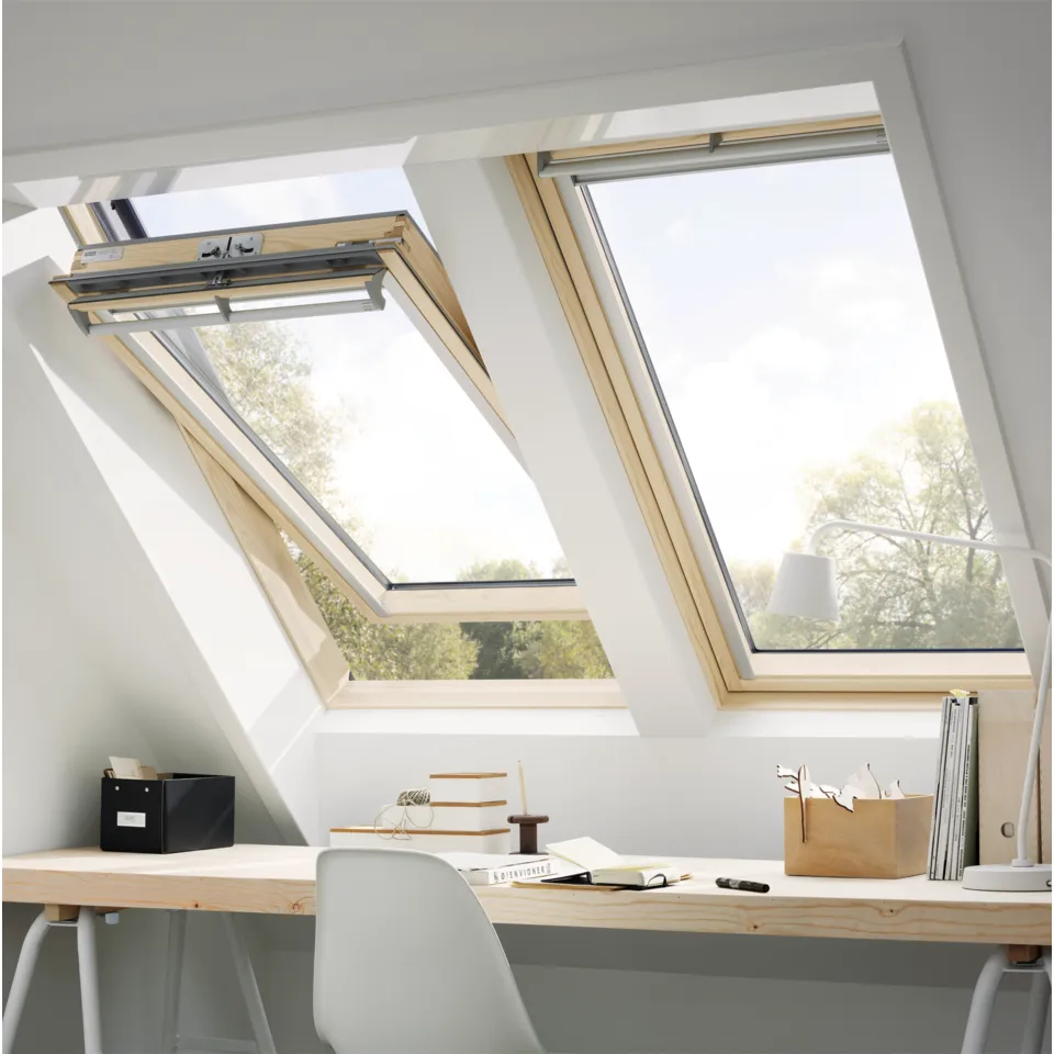 VELUX GGL MK06 3062 Triple Glazed & Noise Reduction Pine Centre-Pivot Window (78 x 118 cm)