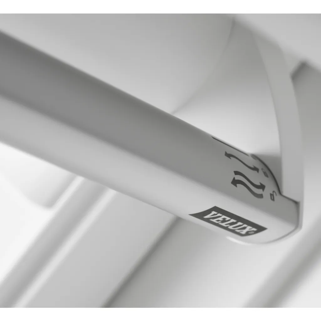 VELUX GGU PK10 0062 White Polyurethane Centre-Pivot Roof Window (94 x 160 cm)
