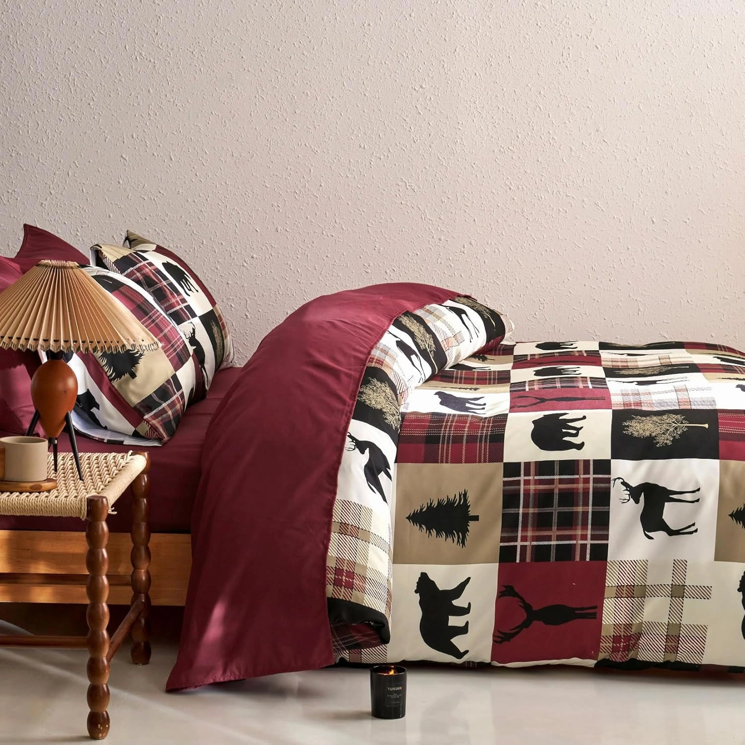 Wake In Cloud - Rustic Duvet Cover Set, Cabin Christmas Lodge Western Country Bear Deer Holiday RV Outdoor Winter Theme, Soft Lightweight Bedding, 3-Piece, Burgundy Black, Queen Size